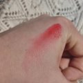 У меня проблемные, сухие губы, помада стала моим спасением.