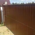 Быстро установили, забор аккуратный