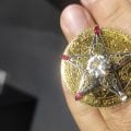 Купил замечательное кольцо с бриллиантами.